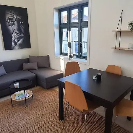 With Restaurants, Art Shops, Music, Events Public Transport Options Lejlighed Stavanger
